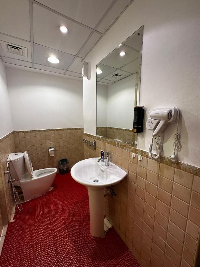 Lunar Hostel 96 Дубай Екстер'єр фото
