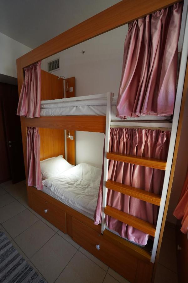 Lunar Hostel 96 Дубай Екстер'єр фото
