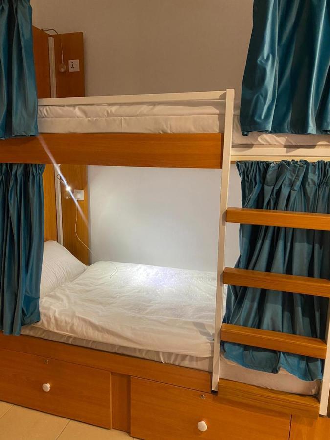 Lunar Hostel 96 Дубай Екстер'єр фото