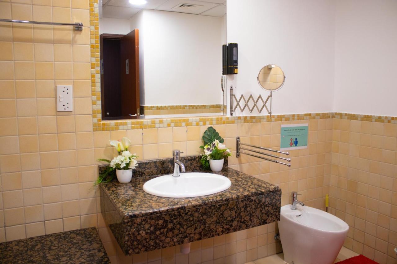 Lunar Hostel 96 Дубай Екстер'єр фото