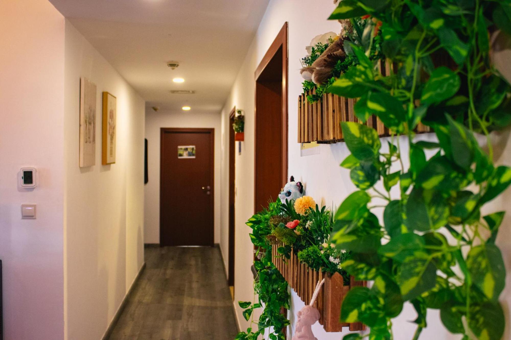 Lunar Hostel 96 Дубай Екстер'єр фото