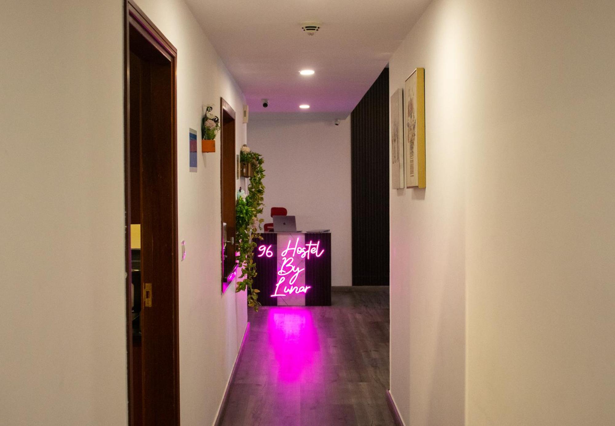 Lunar Hostel 96 Дубай Екстер'єр фото
