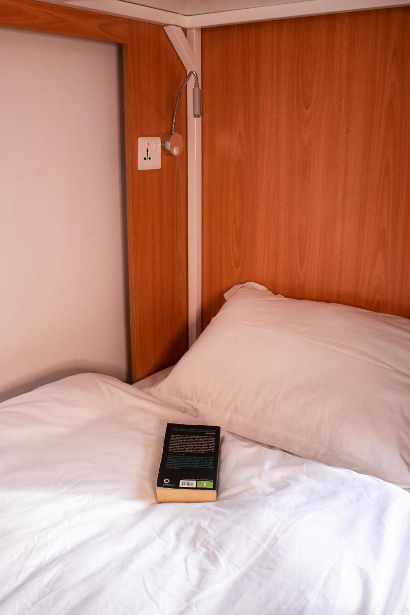 Lunar Hostel 96 Дубай Екстер'єр фото