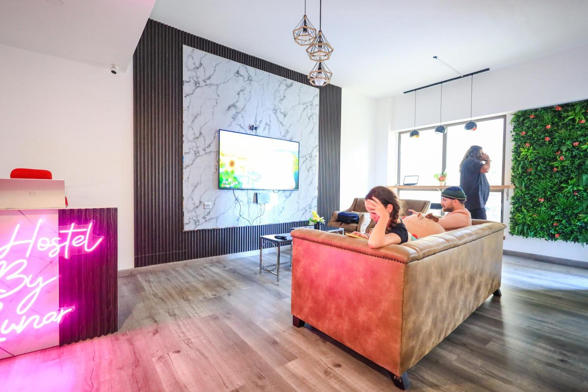 Lunar Hostel 96 Дубай Екстер'єр фото